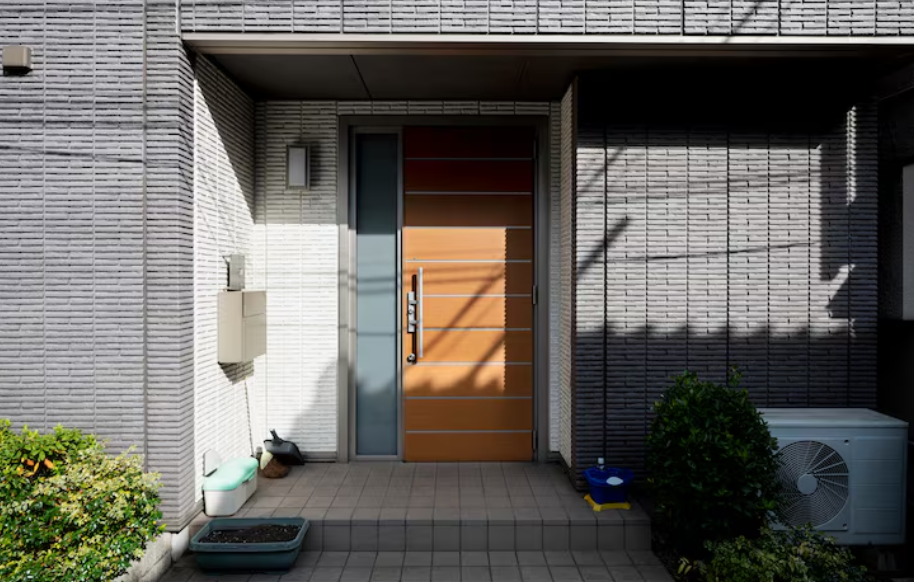 Wie eine Nebeneingangstür nach Maß Ihr Zuhause funktionaler macht